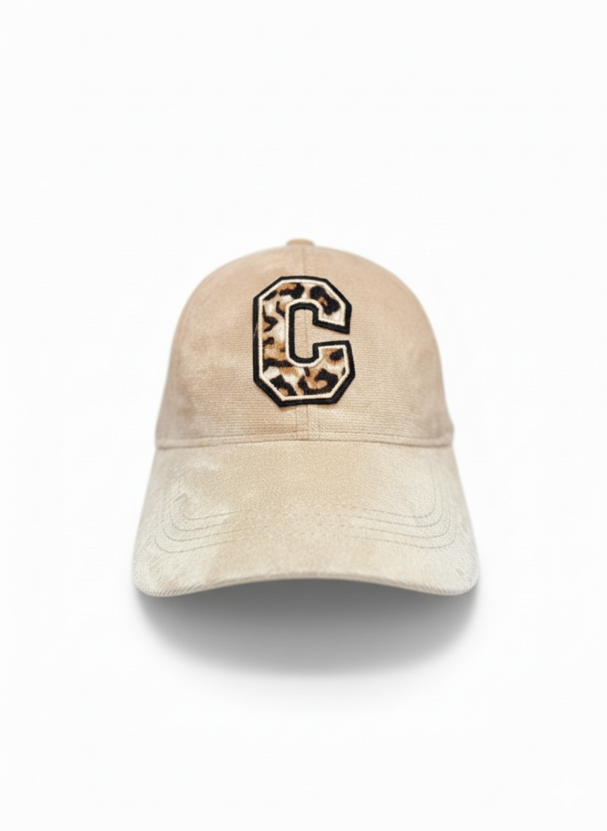 Casquette suédine “C” - Motif léopard beige