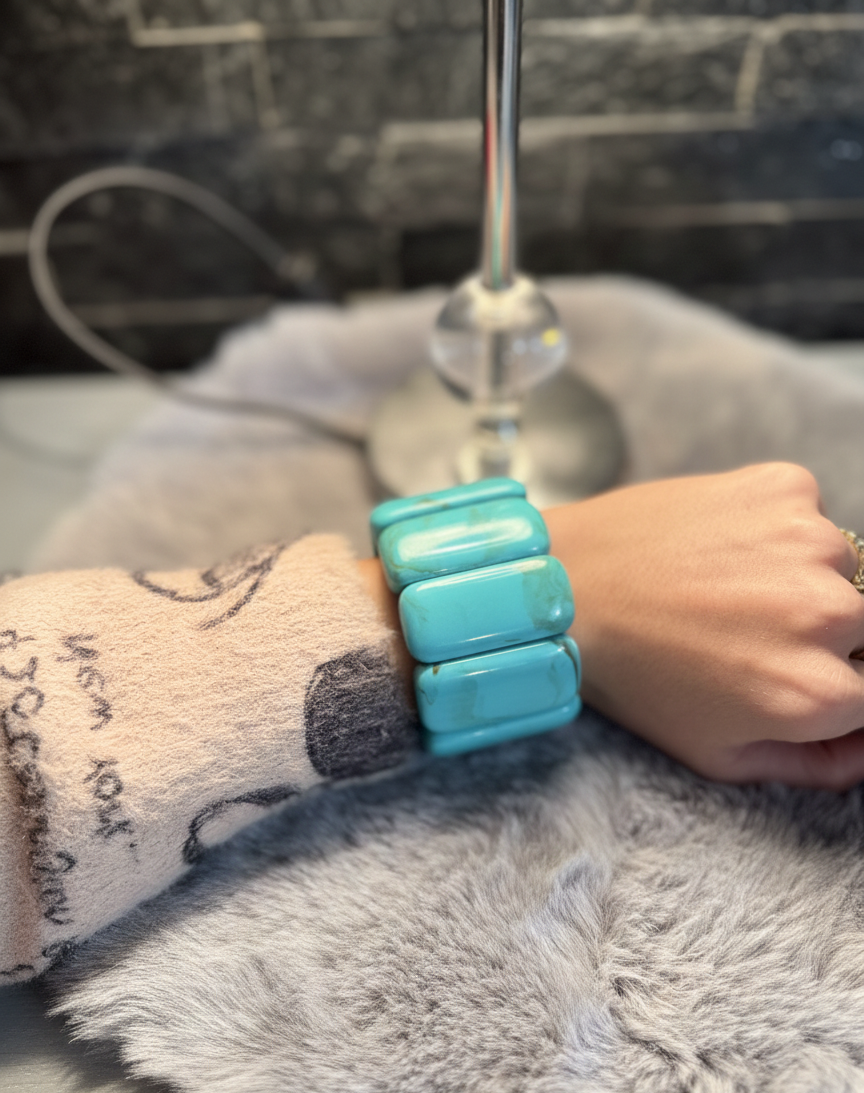 Manchette large turquoise en résine