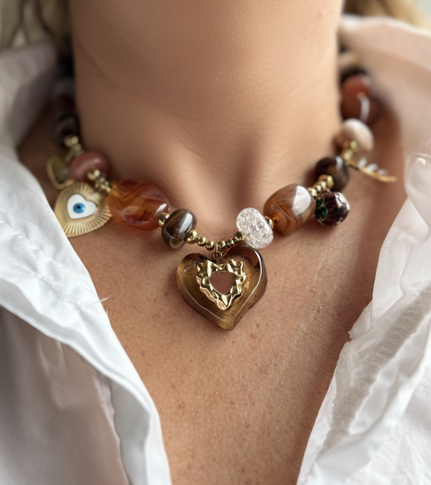 Collier résine charms ambrés & cœur doré – Acier inoxydable