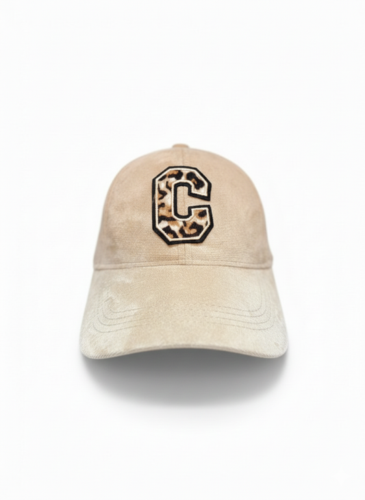 Casquette suédine “C” - Motif léopard beige